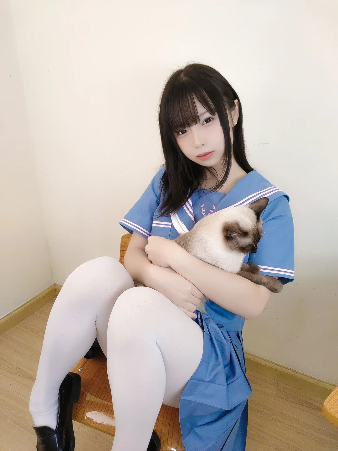 十万珍吱伏特 - 撸猫日记 [102P,1V-305MB] tg@simisebaisi 【丝足阁】063.webp